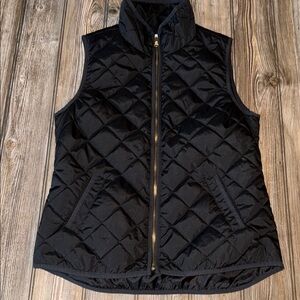 Old Navy vest Black Quilted Women's small pockets zip up close like new